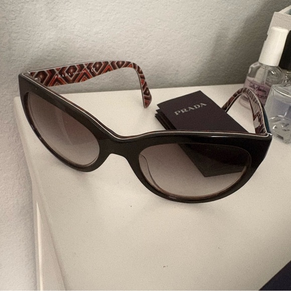 Prada Elegant Black Cat-Eye Sunglasses - Picture 4 of 9